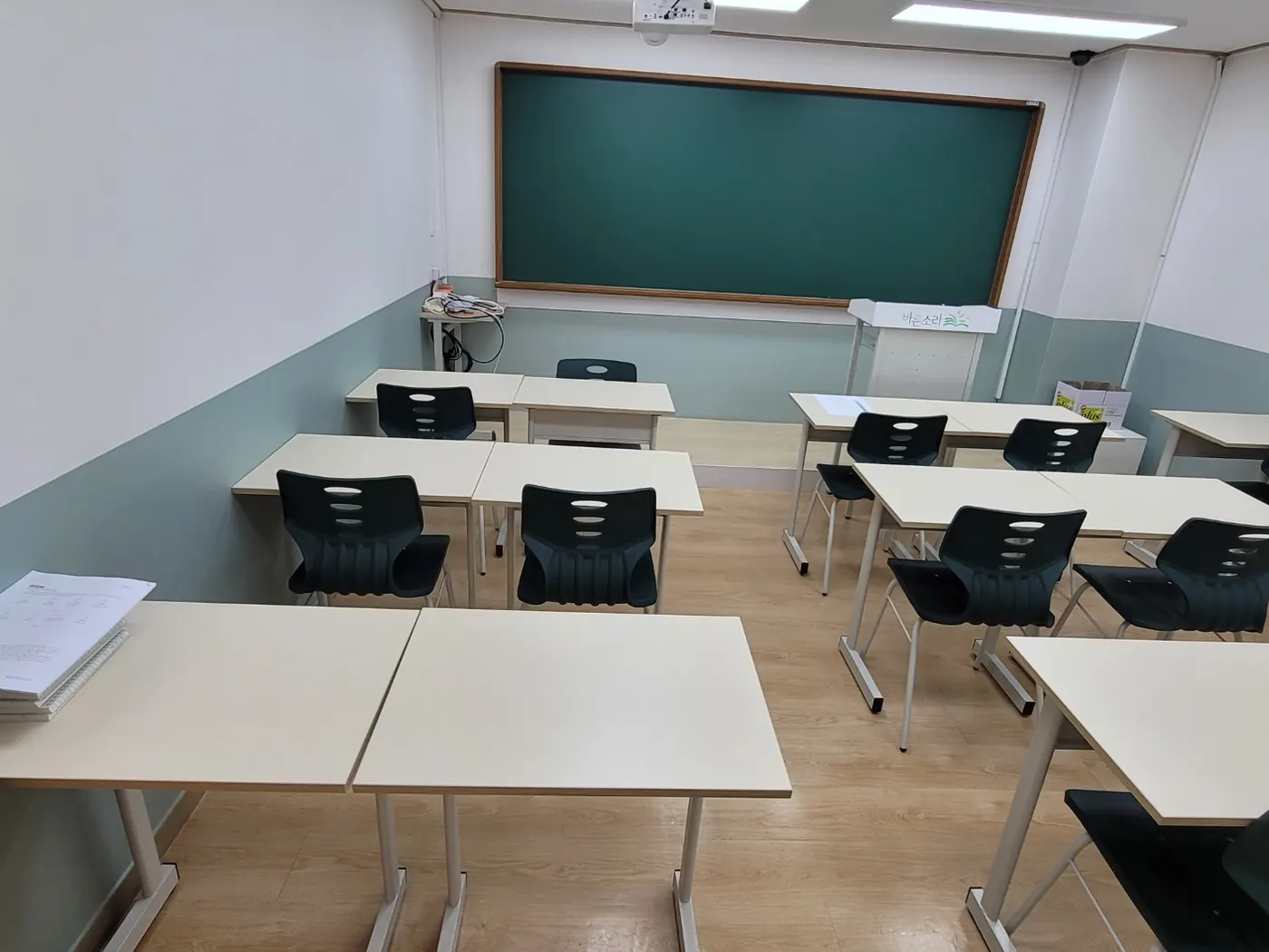 고흥군 학원청소 시공 현장 — 열람석 정리