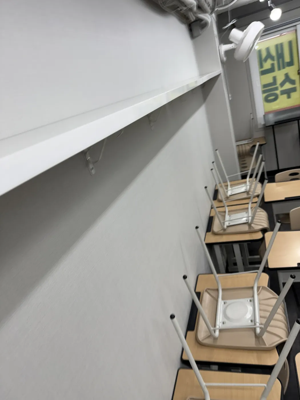 장흥군 학원청소 시공 현장 — 복도 바닥 관리