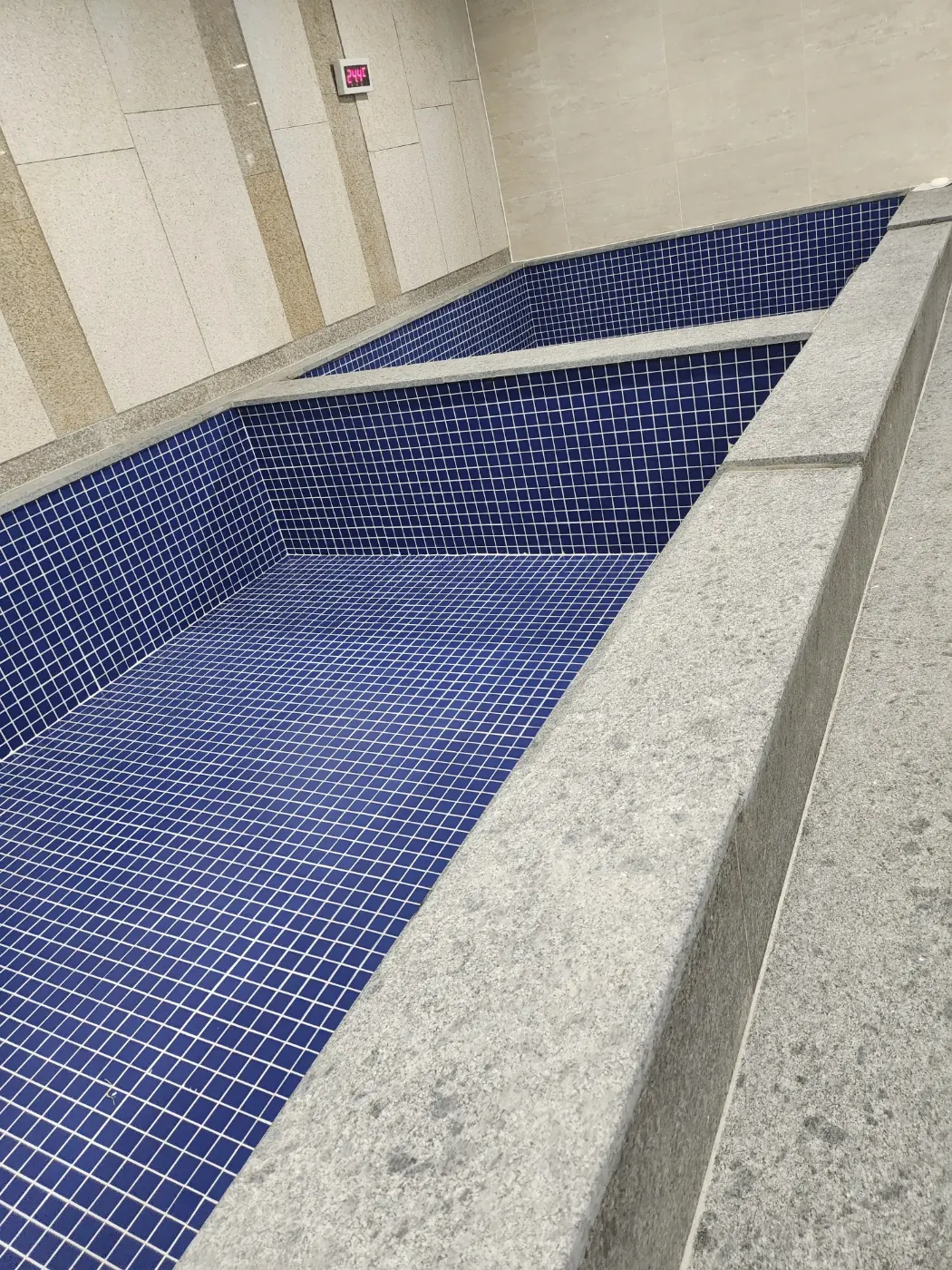 강진군 목욕탕청소 시공 현장 — 욕조 관리
