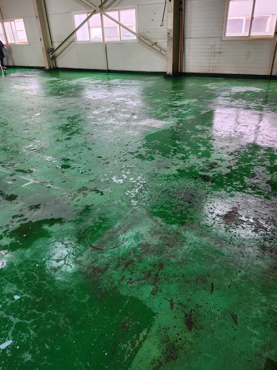 덕월동 공장청소 시공 현장 — 에폭시 바닥 세정
