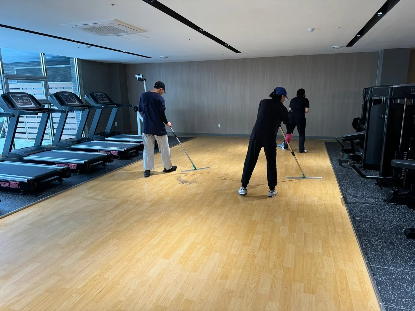 작업 진행 — 보성군 헬스장청소 현장