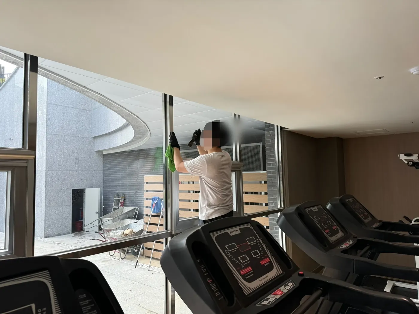 세정 진행 — 여수시 헬스장청소 현장