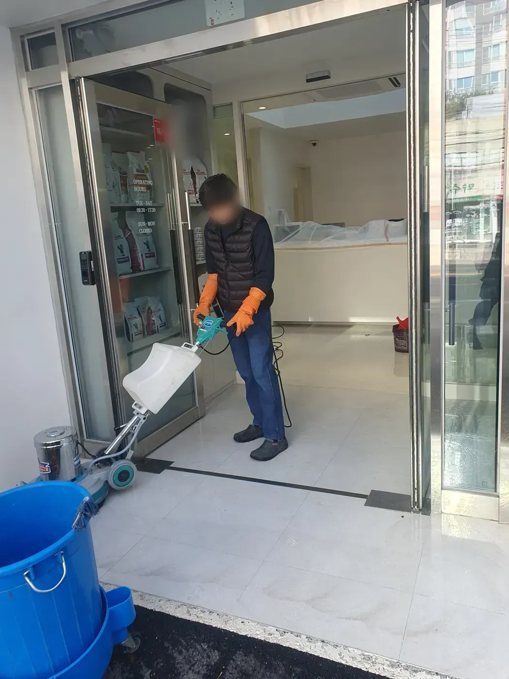 바닥 광택 작업 — 전남권 병원청소 현장