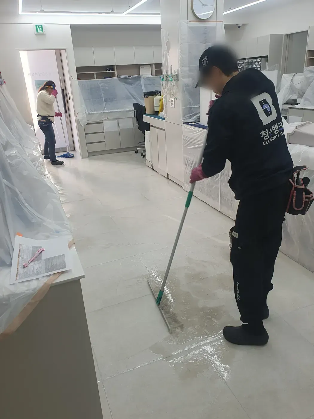 바닥 물걸레 마감 — 영광군 병원청소 현장