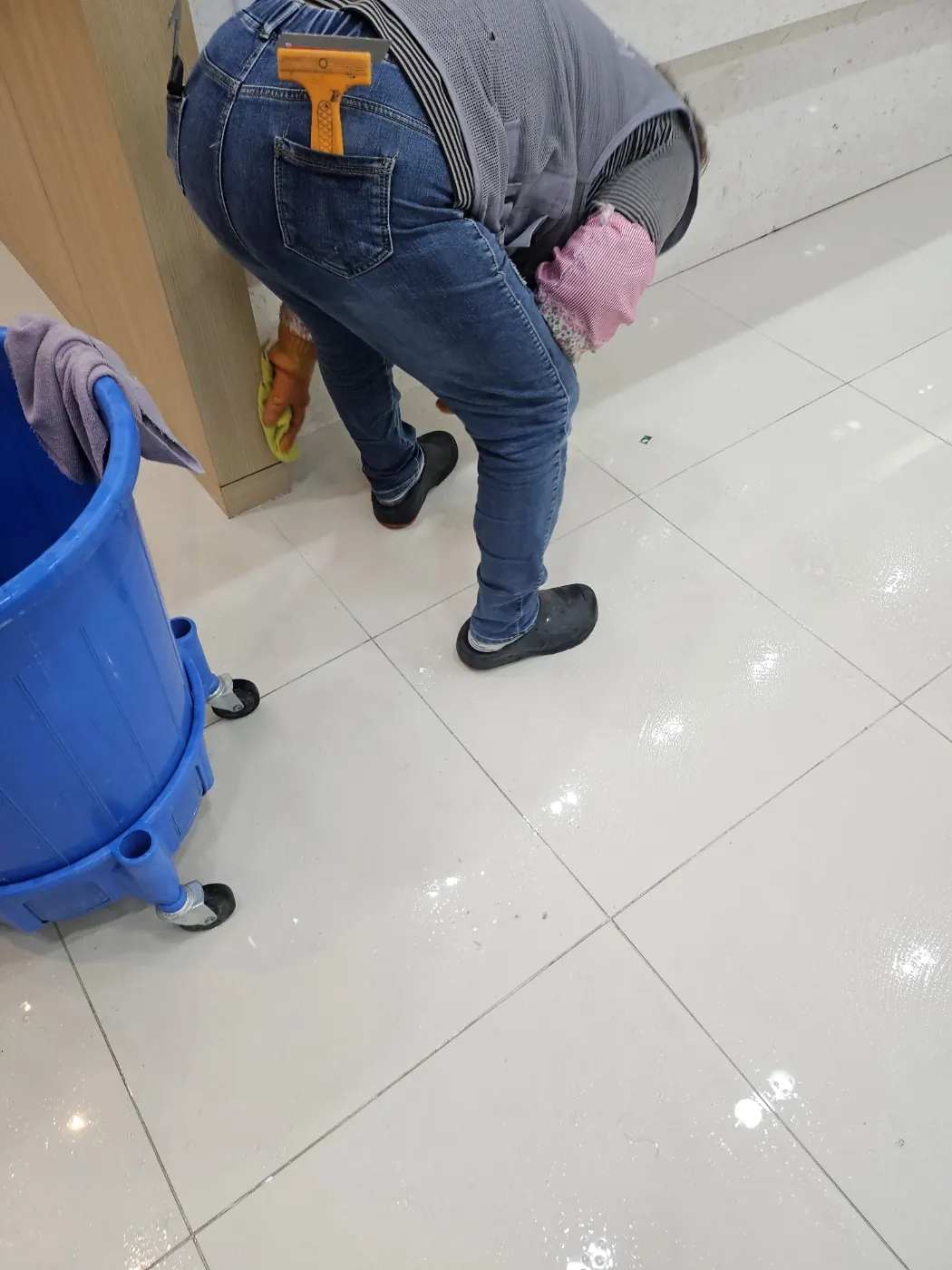 바닥 물걸레 마감 — 보성군 병원청소 현장