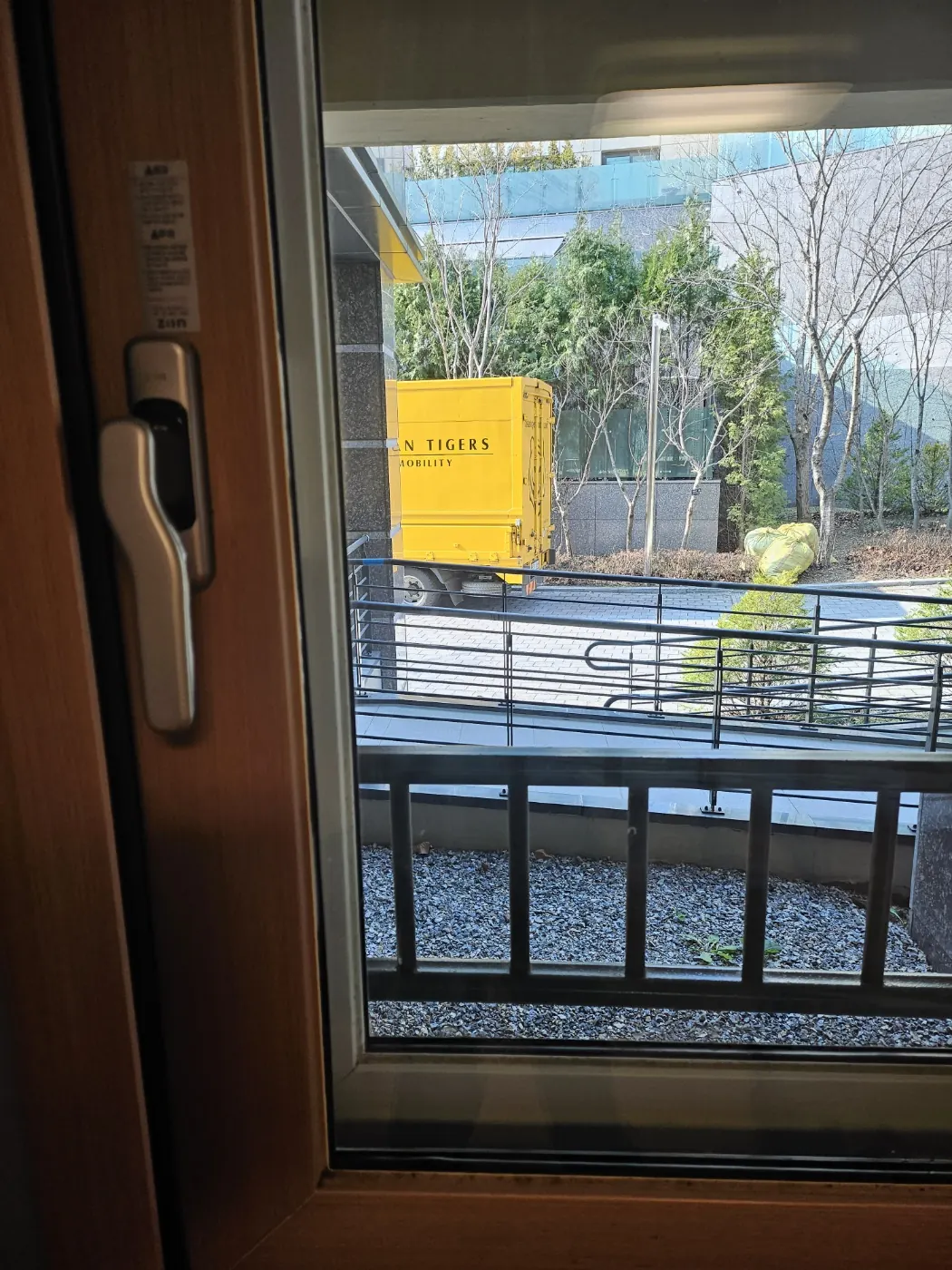 창호·유리 마감 — 화순군 입주청소 현장