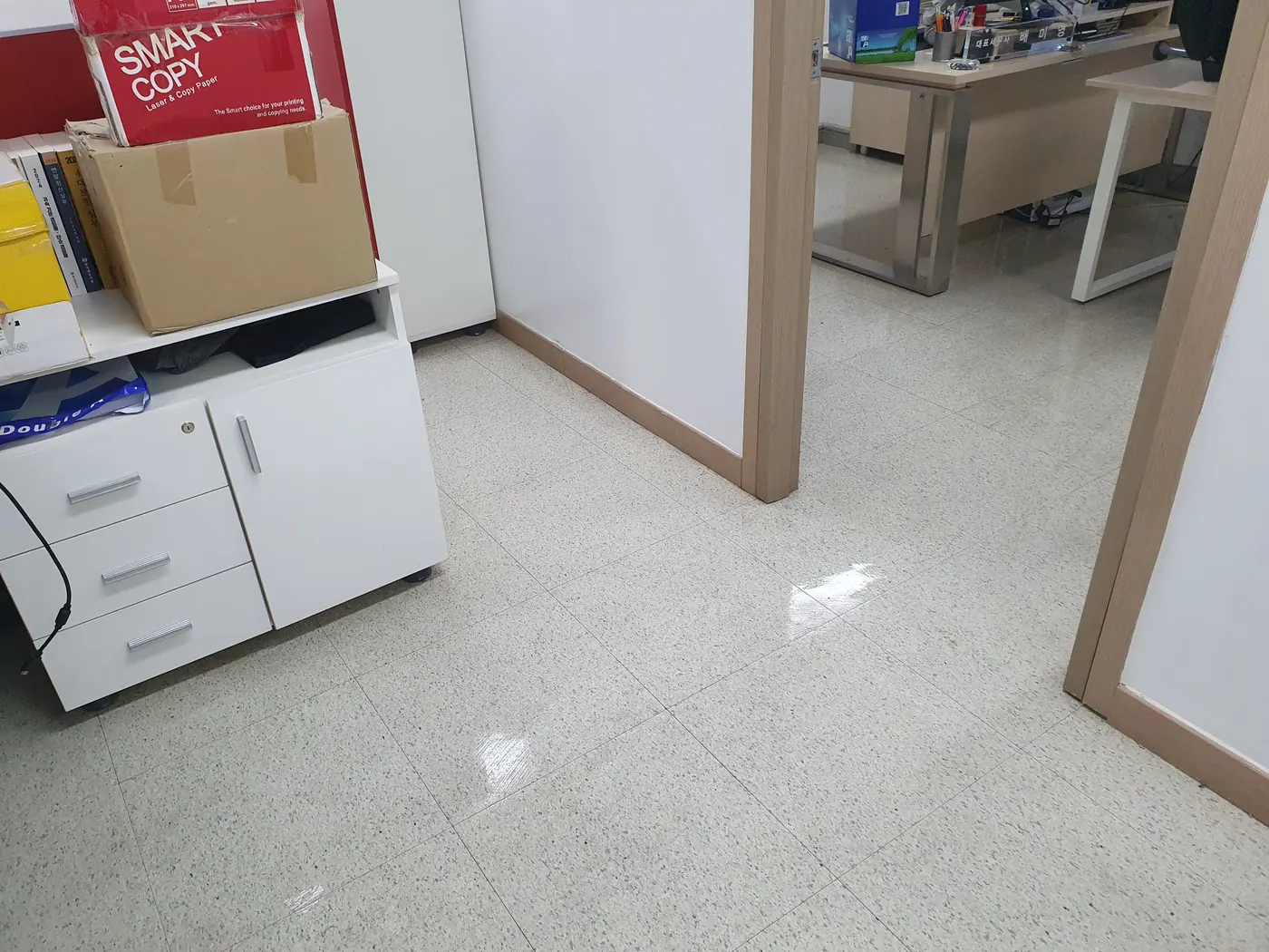 전남권 사무실청소 시공 현장 — 바닥 광택 마감