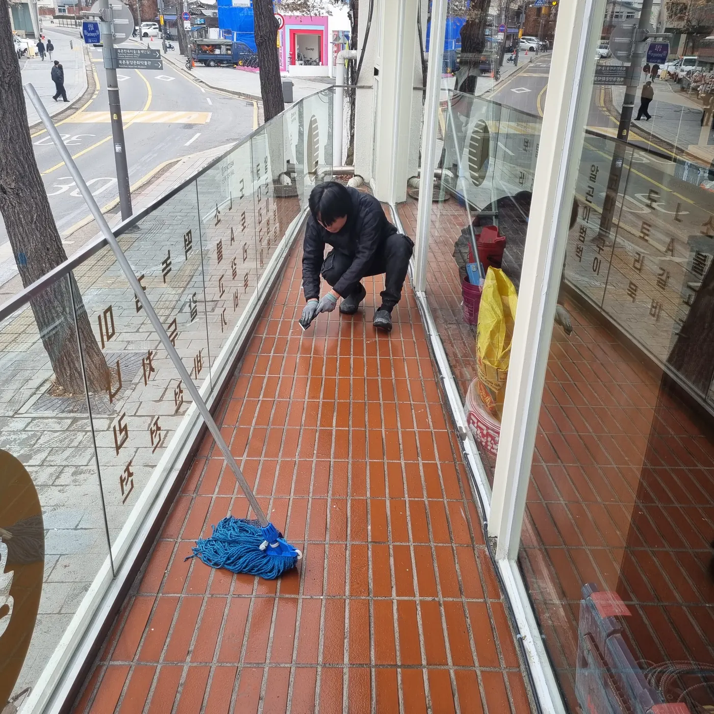 전남권 식당청소 시공 현장 — 주방 바닥 세정