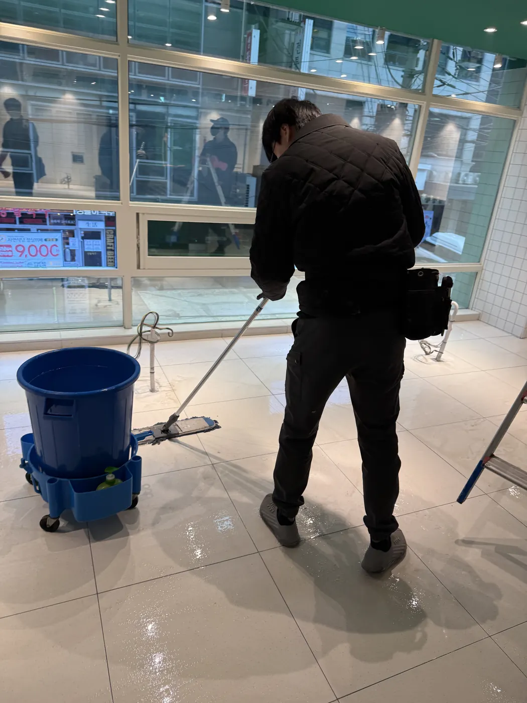 구례군 식당청소 시공 현장 — 바닥 마감 상태