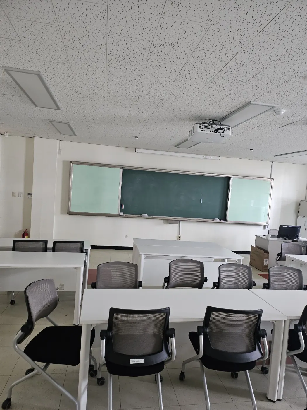 광동2가 학교청소 시공 현장 — 교실 마감