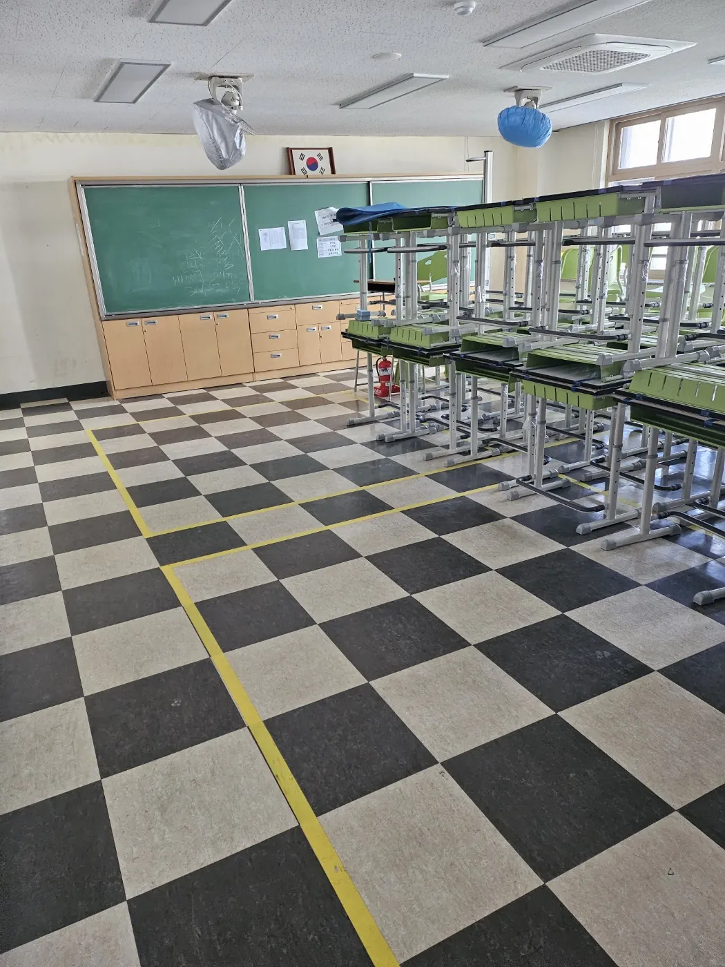 간전면 학교청소 시공 현장 — 교실 정리