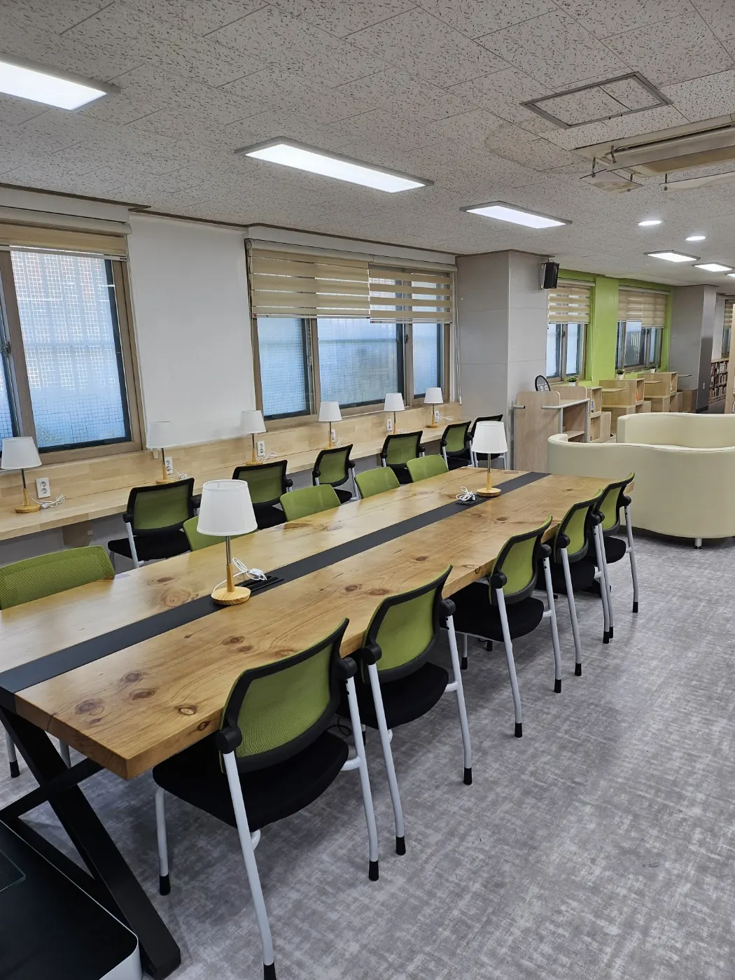 신안군 학교청소 시공 현장 — 교실 마감