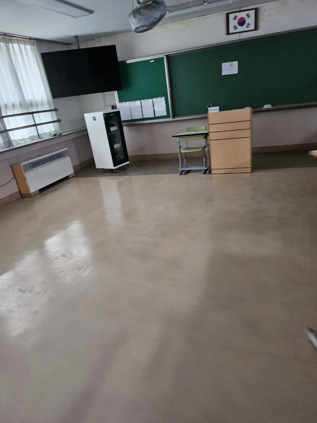 동외동 학교청소 시공 현장 — 교실 정리