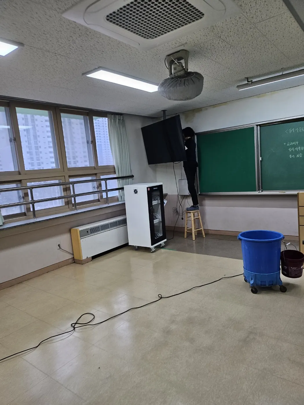완도군 학교청소 시공 현장 — 교실 정리