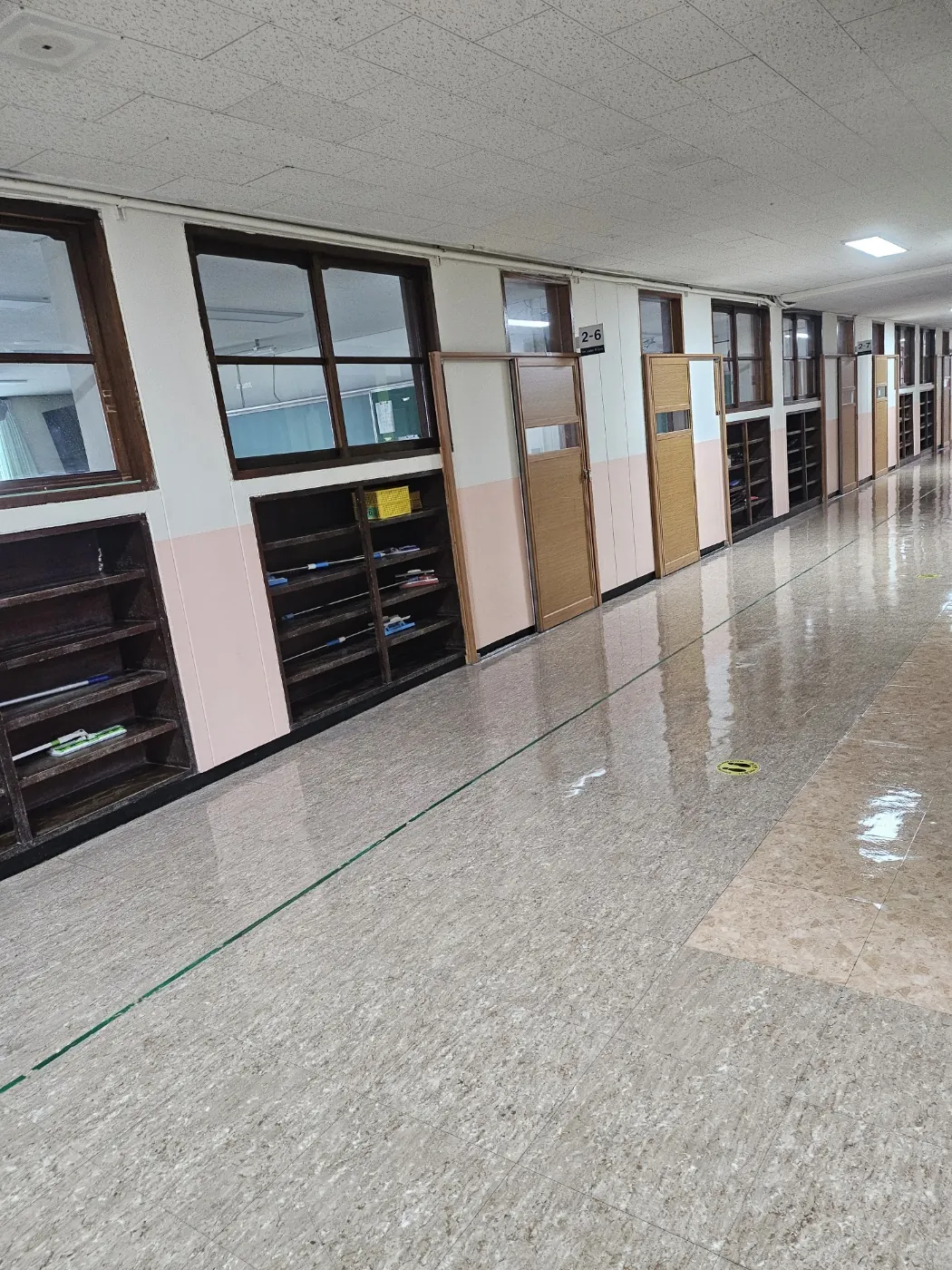 마산면 학교청소 시공 현장 — 복도 관리