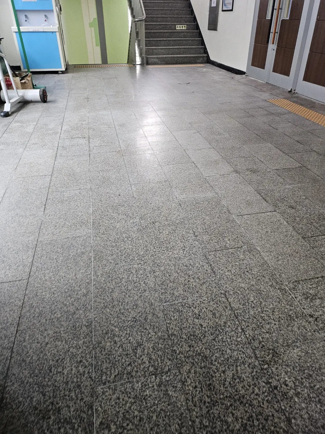 담양군 학교청소 시공 현장 — 복도 관리