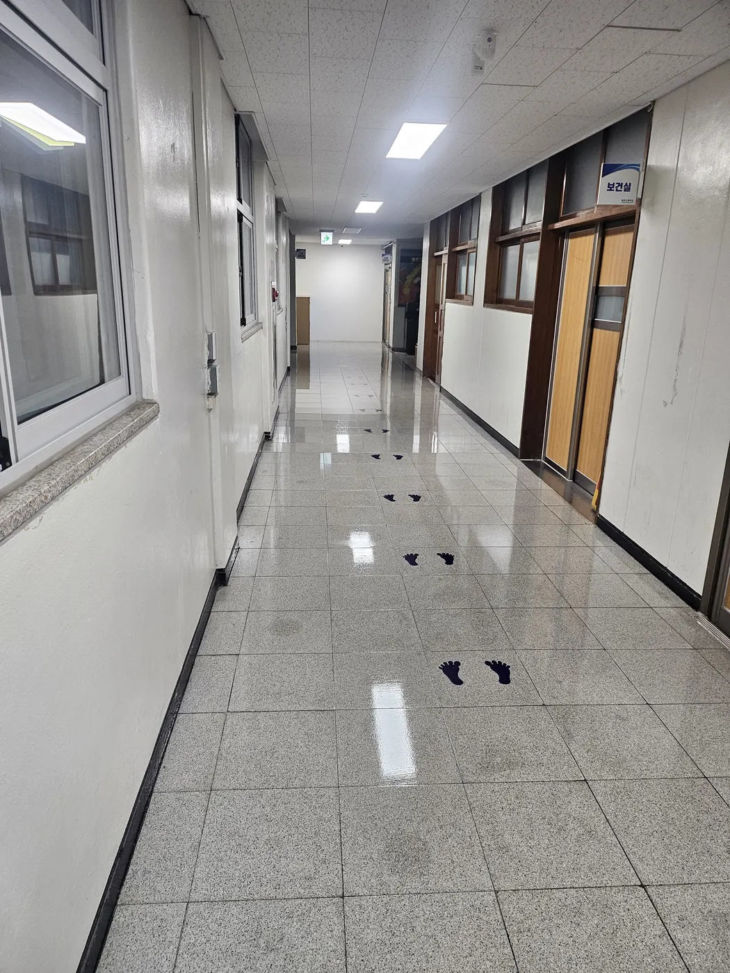 고금면 학교청소 시공 현장 — 복도 관리