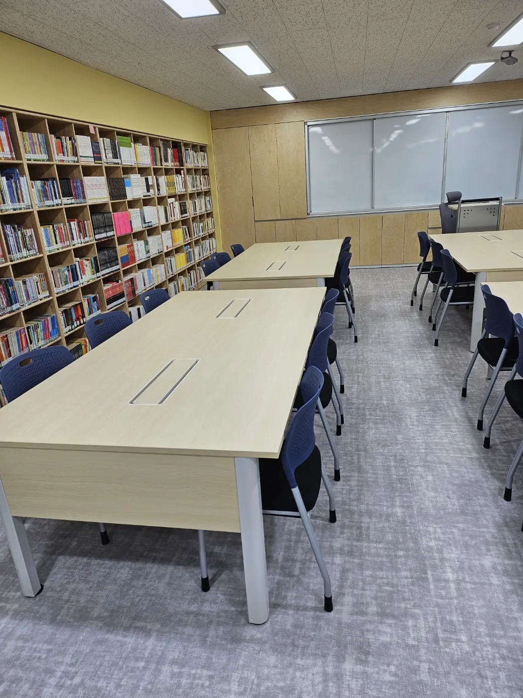 도서관 정리 — 완도군 학교청소 현장