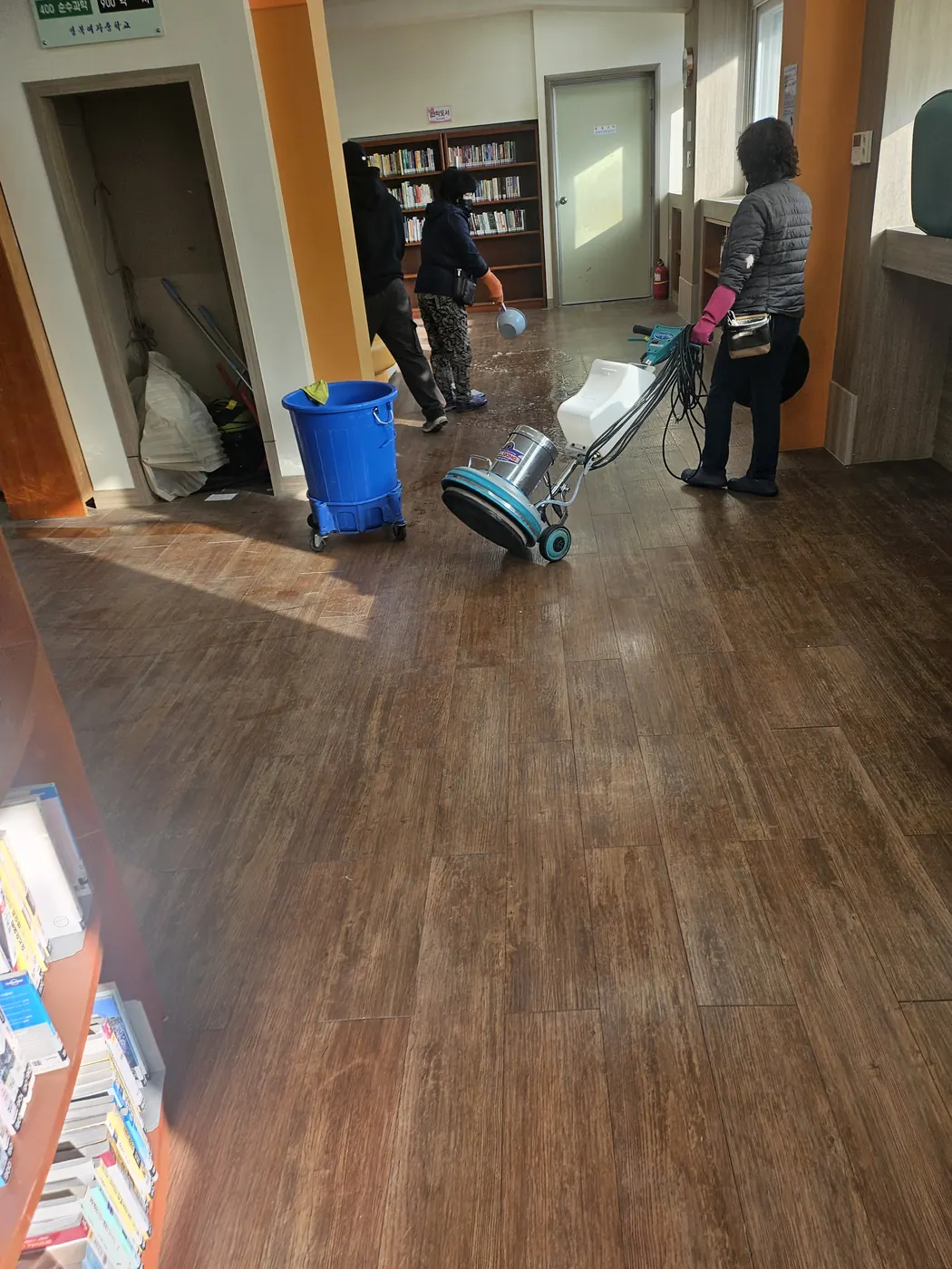 왁스 재코팅 — 강진군 학교청소 현장