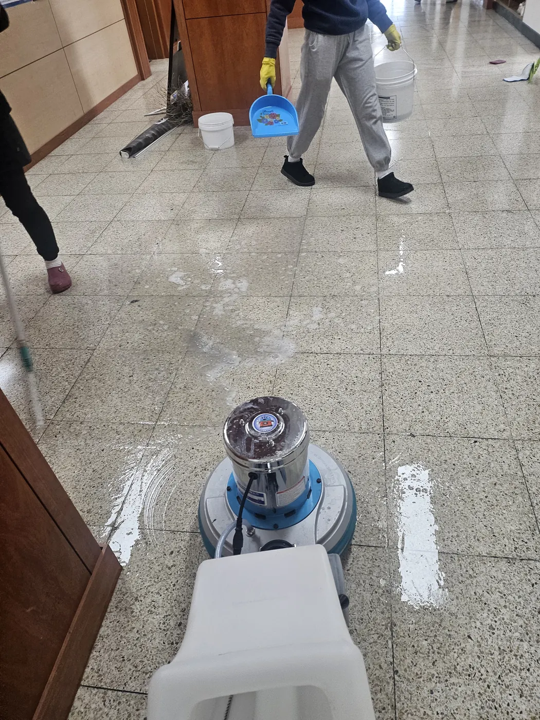 왁스 재코팅 — 신안군 학교청소 현장