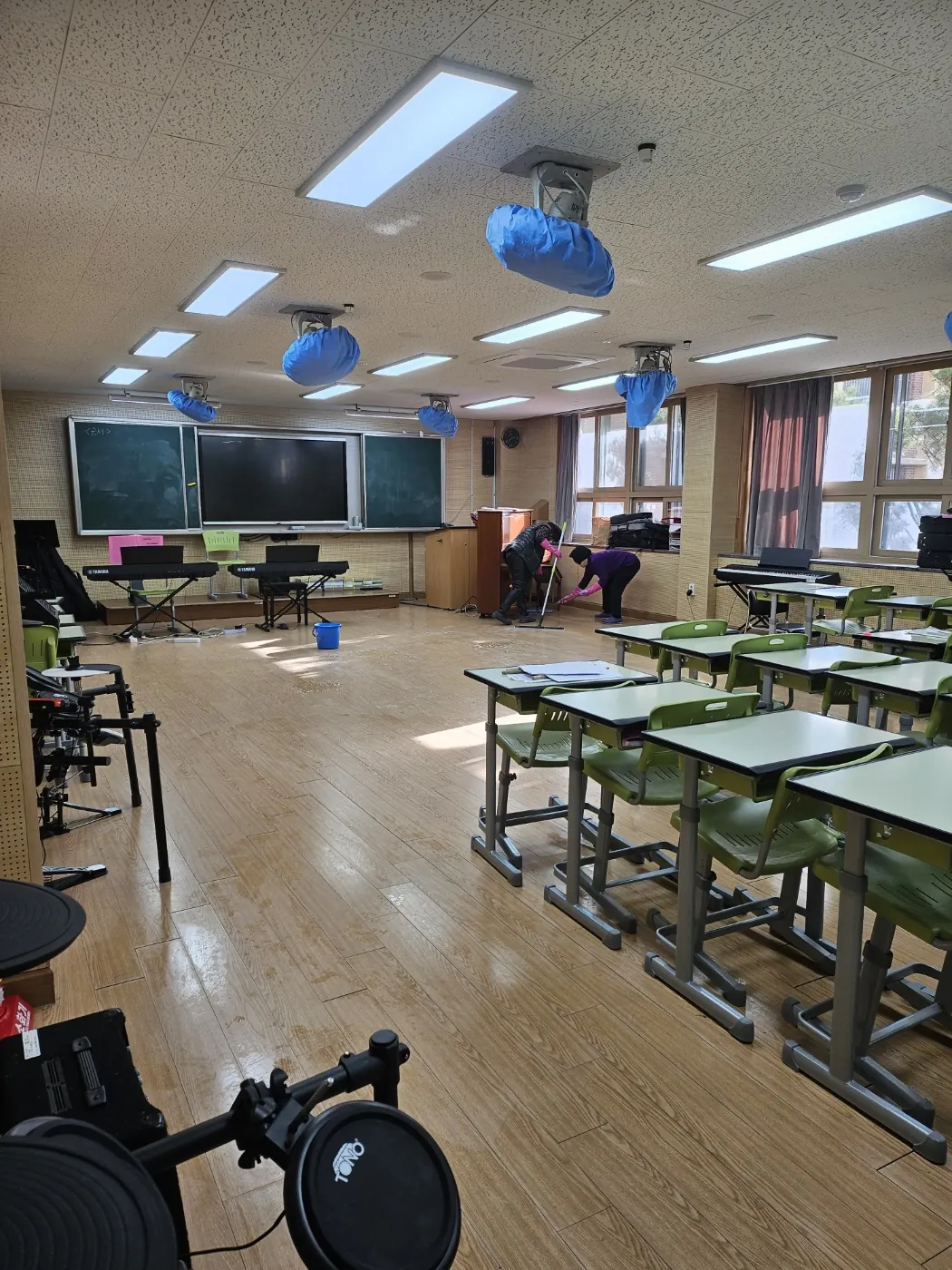 세정 진행 — 자은면 학교청소 현장