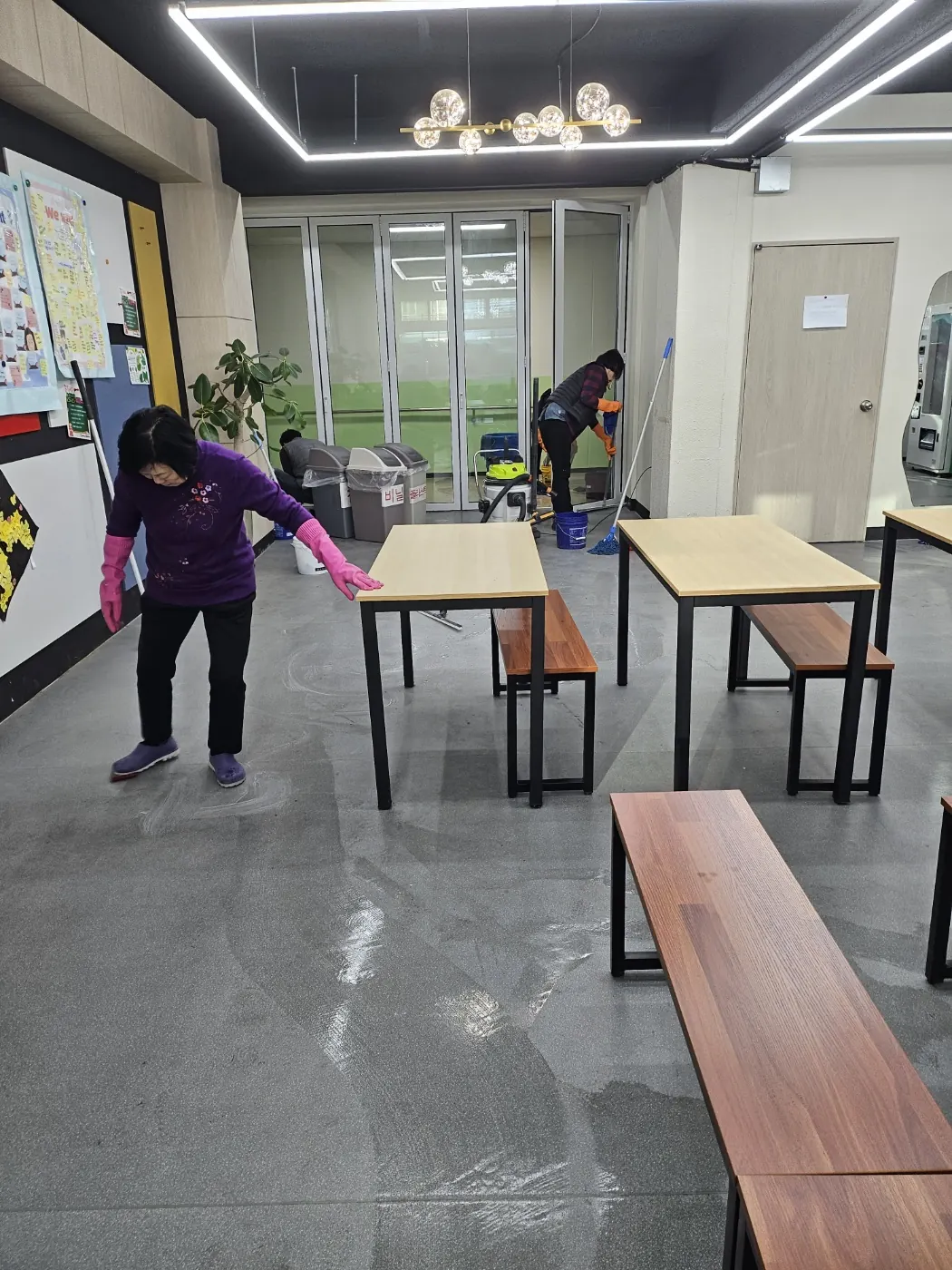 세정 진행 — 완도군 학교청소 현장