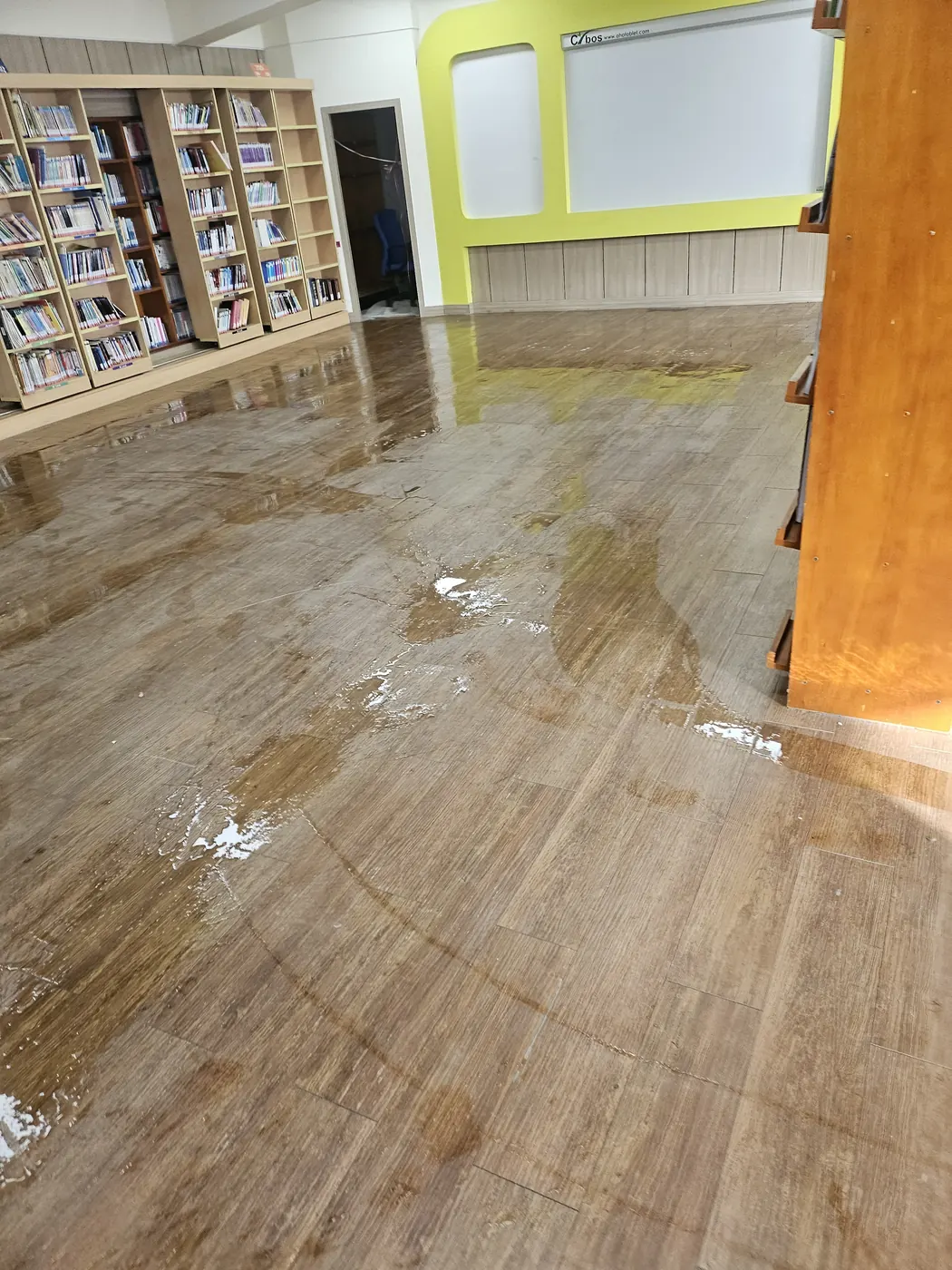 세정 진행 — 군서면 학교청소 현장