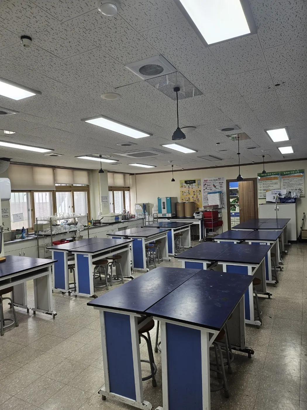 특별실 작업 — 남내동 학교청소 현장