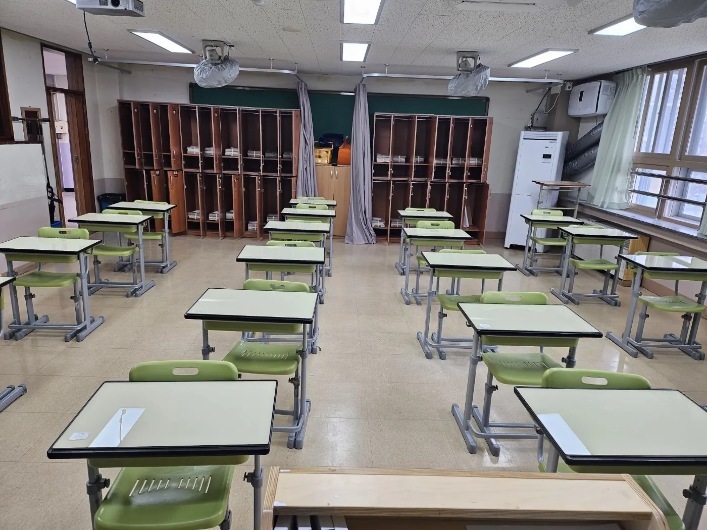 특별실 작업 — 산이면 학교청소 현장